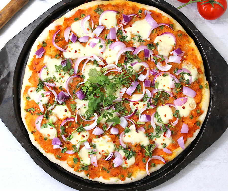 Pav Bhaji Pizza / Pizza Recipes / Chat Recipes / Streetfood Recipes / Fresh Mozzarella Recipes / Holiday Recipes / Dinner Recipes / Fusion recipes