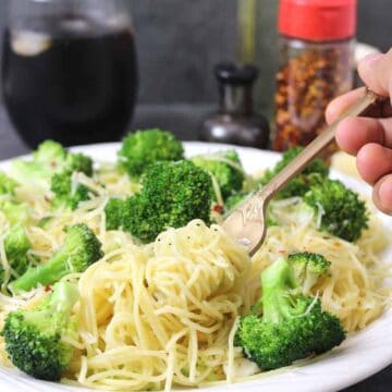 Vegan Broccoli Garlic Pasta