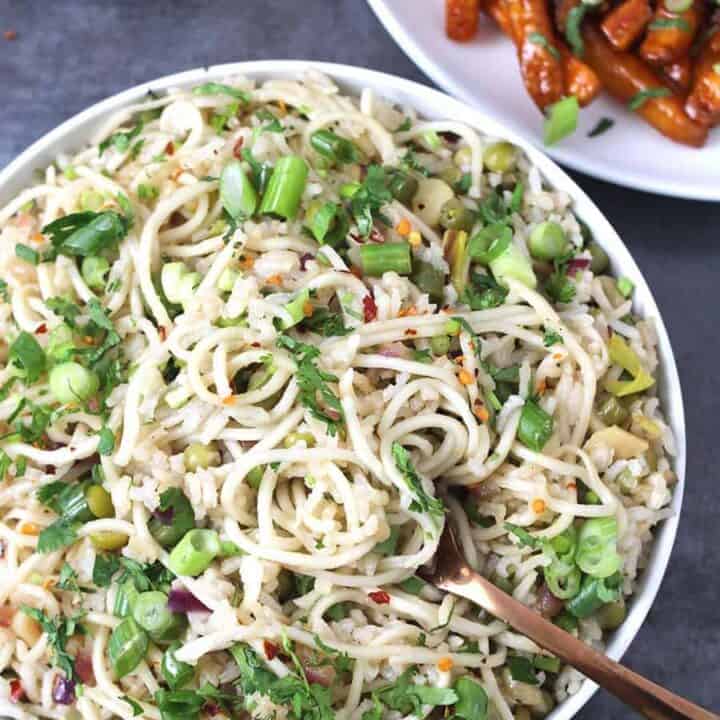 GARLIC RICE NOODLES - Cook with Kushi