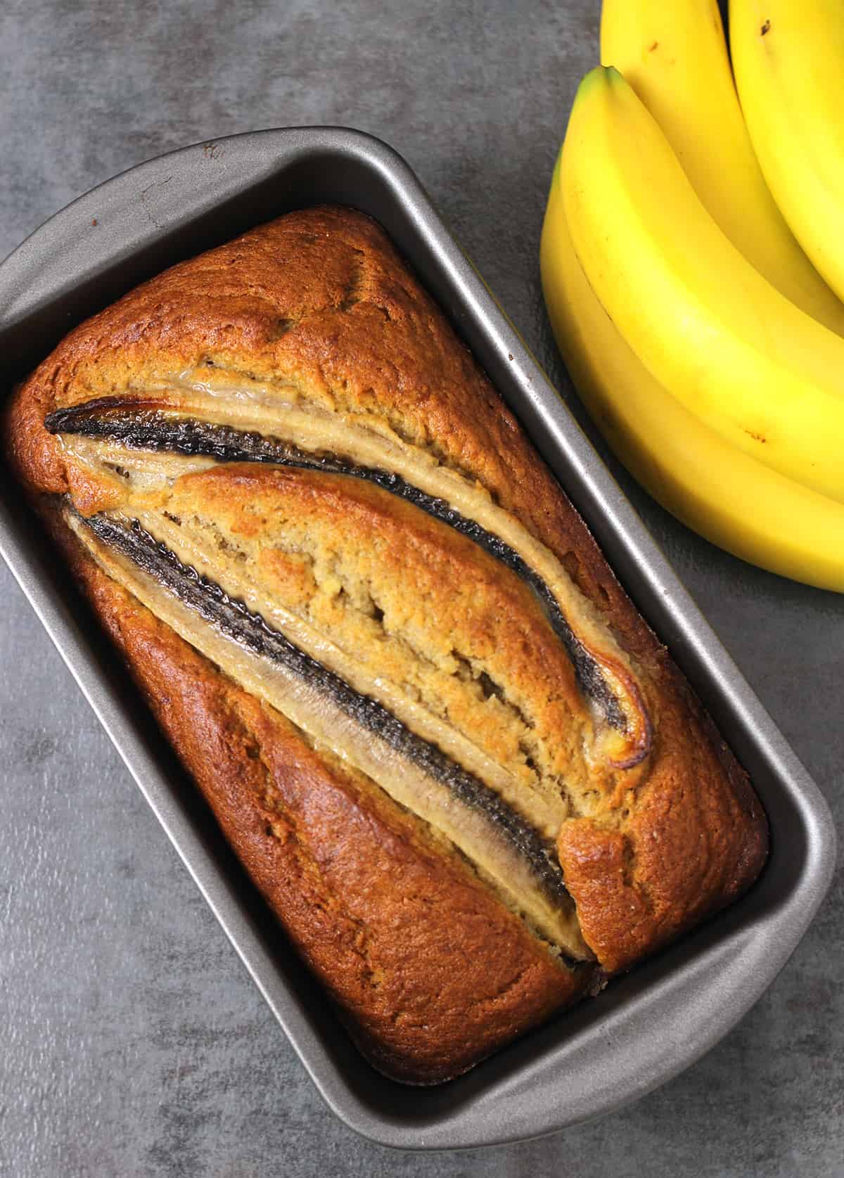 Best and classic banana bread. Quick sweet bread for American breakfast, snack, dessert. 