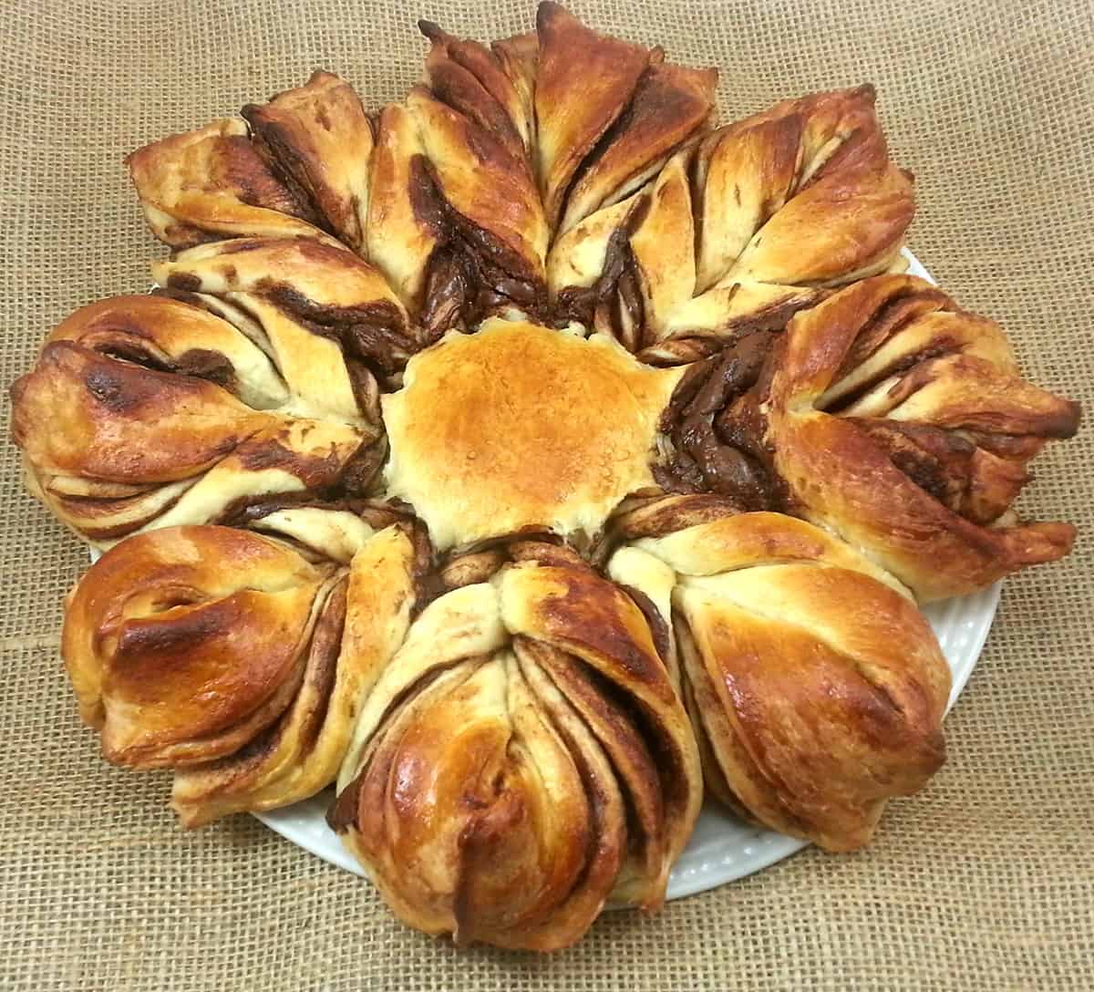 Best star bread recipe with Nutella (Easy holiday braided bread). 