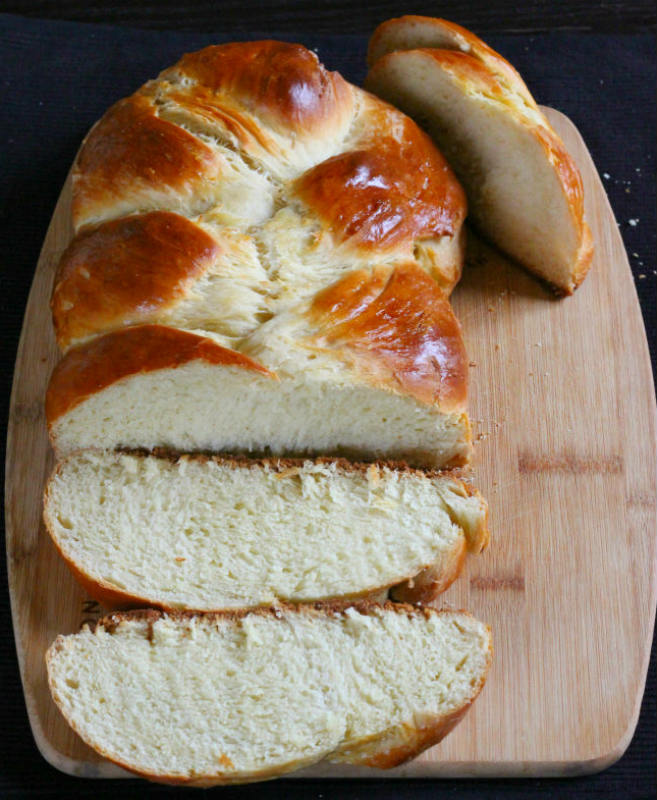 Challah bread, jeweish bread thai roti bread, Instant pot, keto Holiday Dinner Recipe Ideas / Christmas and New year Recipes, garlic knots, yeast rolls, bread twists, sides for thanksgiving dinner menu