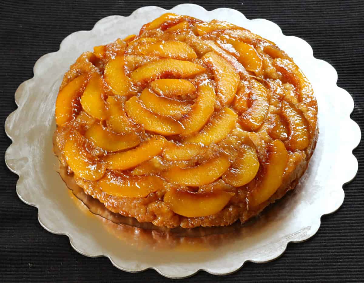 Peach upside down cake with caramelized peaches. 