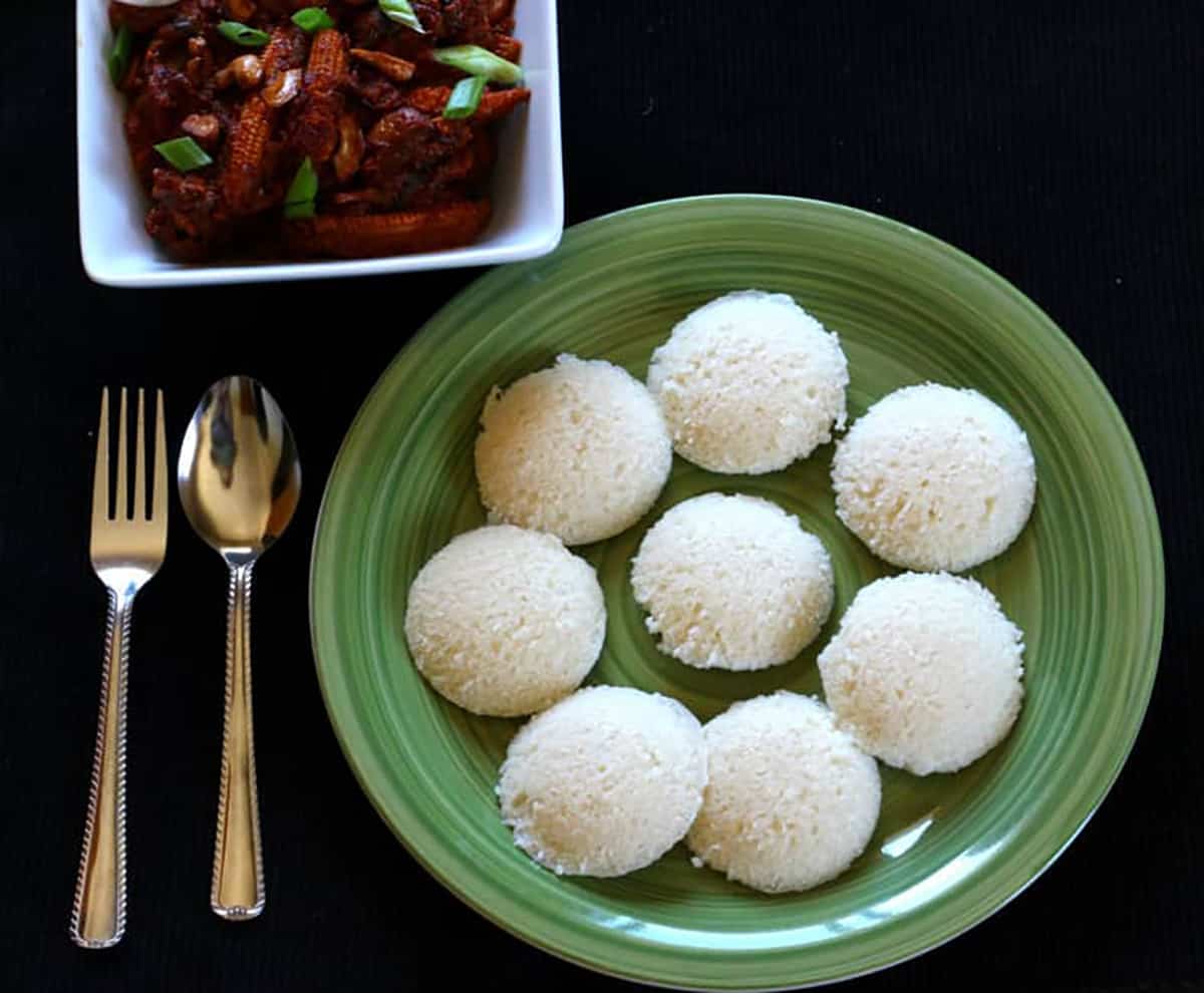 Best south Indian idli on a serving plate. 