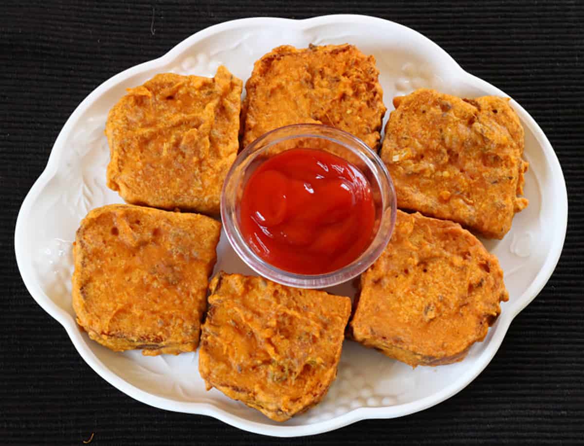 best bread pakora (bajji) served on white plate with tomato ketchup. 