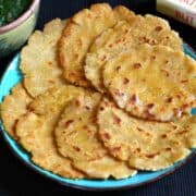 Corn flour Bread, Cornmeal bread, maize flour recipes, makki ki roti, makki di roti, Indian bread recipes, vegan and gluten free flatbread recipes, cornstarch vs cornmeal (corn flour) vs maize flour