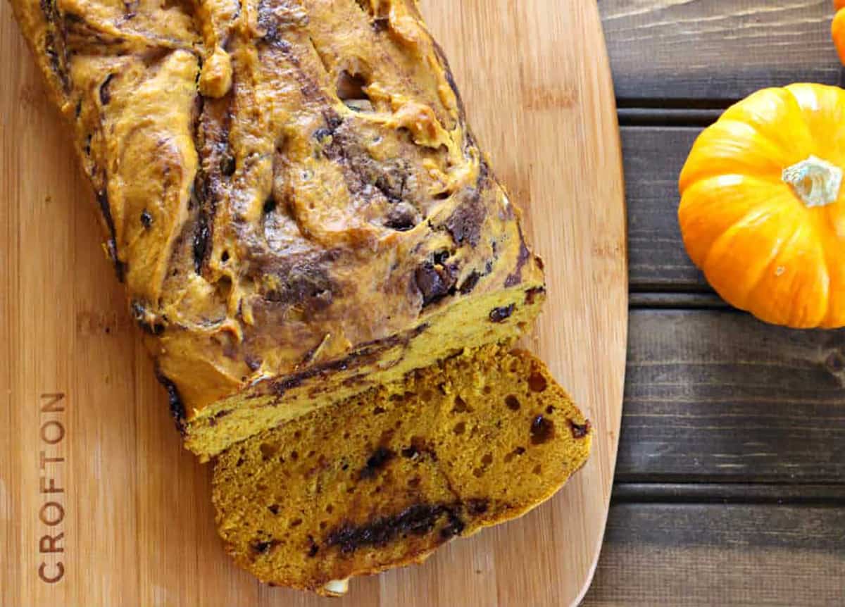 Best Pumpkin chocolate chip bread loaf recipe | Easy pumpkin chocolate swirl bread.