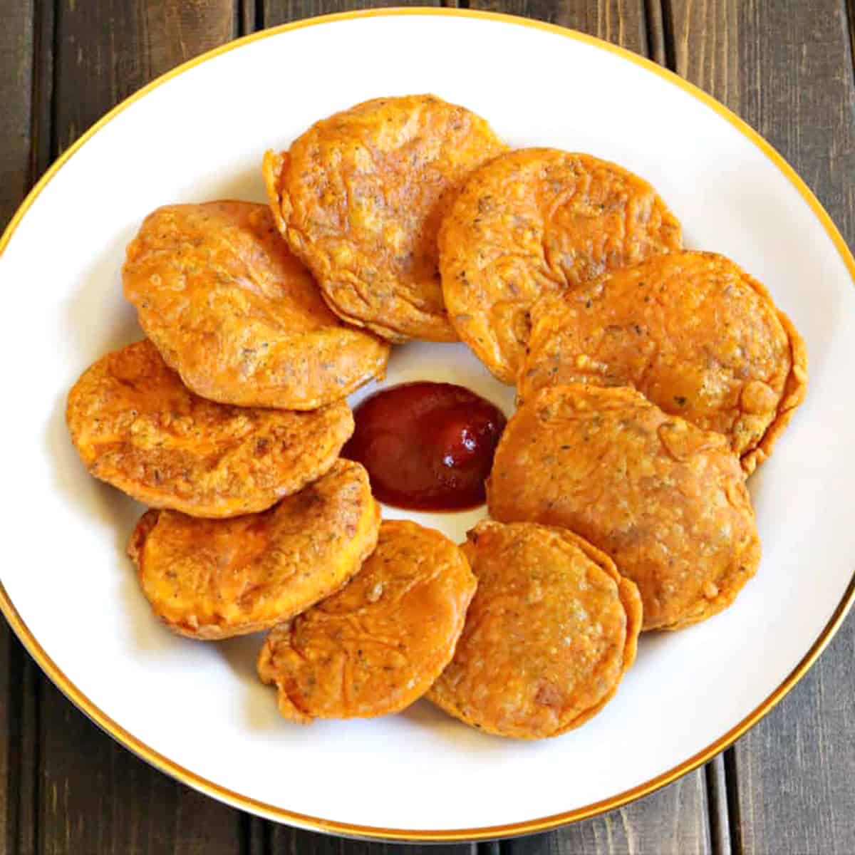 Crispy, easy-to-make sweet potato fritters (Best Indian pakoras, bajji, podi) on a serving plate.