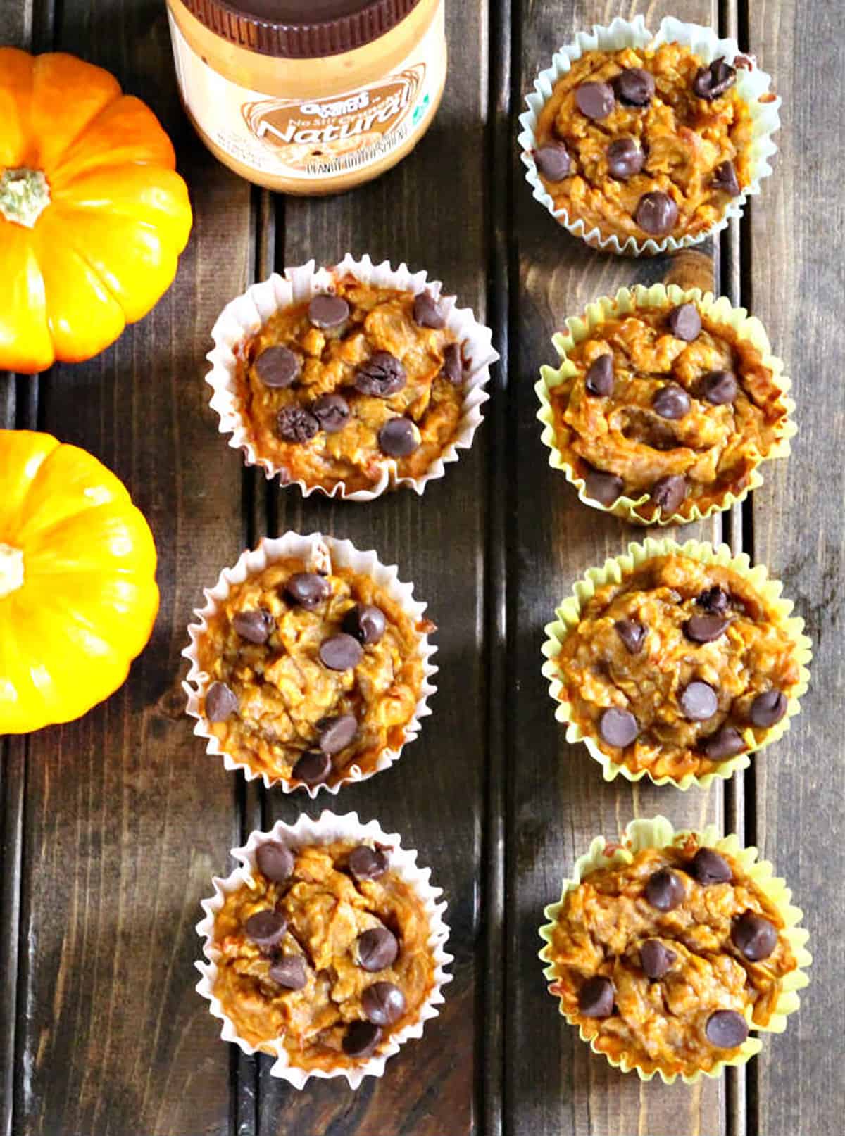 Best pumpkin spice cupcakes or pumpkin cupcake recipe with peanut butter. Easy holiday desserts. 