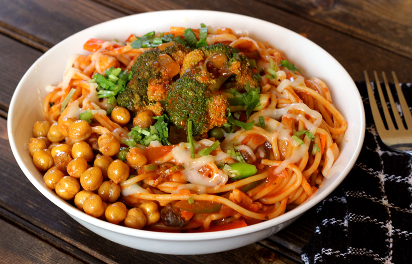 Pasta With Spicy Marinara and Chickpeas 
