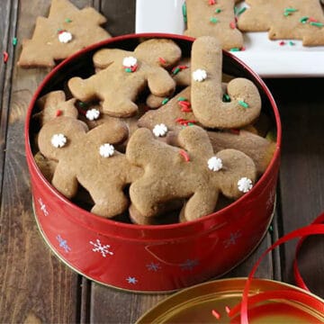 best traditional Christmas gingerbread cookies recipe, holiday sweets #cookies #desserts #treats