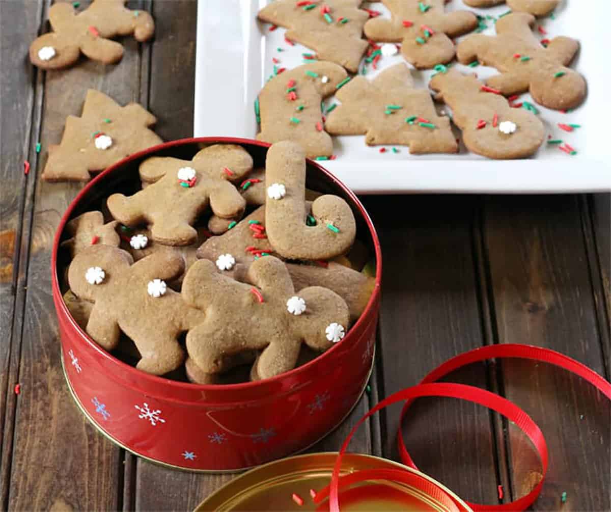 best traditional gingerbread cookies recipe, holiday christmas cookies 