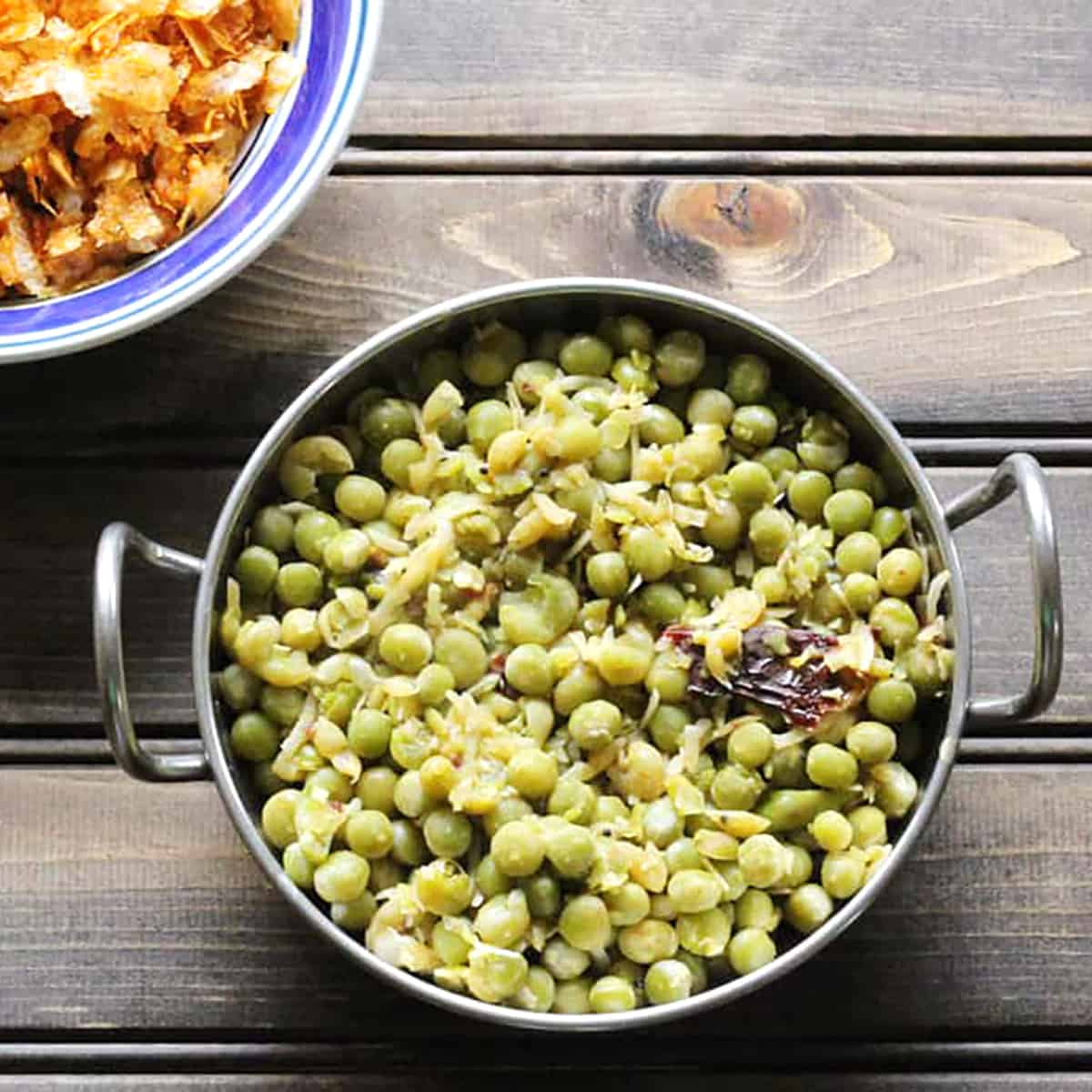 South Indian Pattani Sundal (Green peas sundal / batani usli) healthy fasting vrat breakfast recipe.