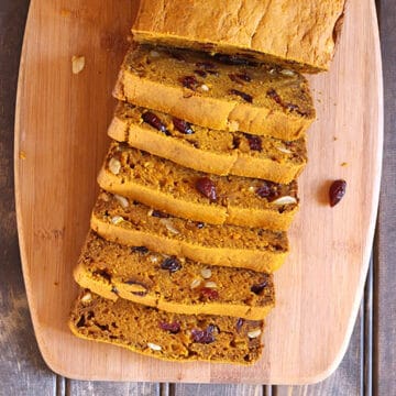Best and easy holiday pumpkin cranberry bread (Pumpkin nut bread recipe). Fall and holiday baking.