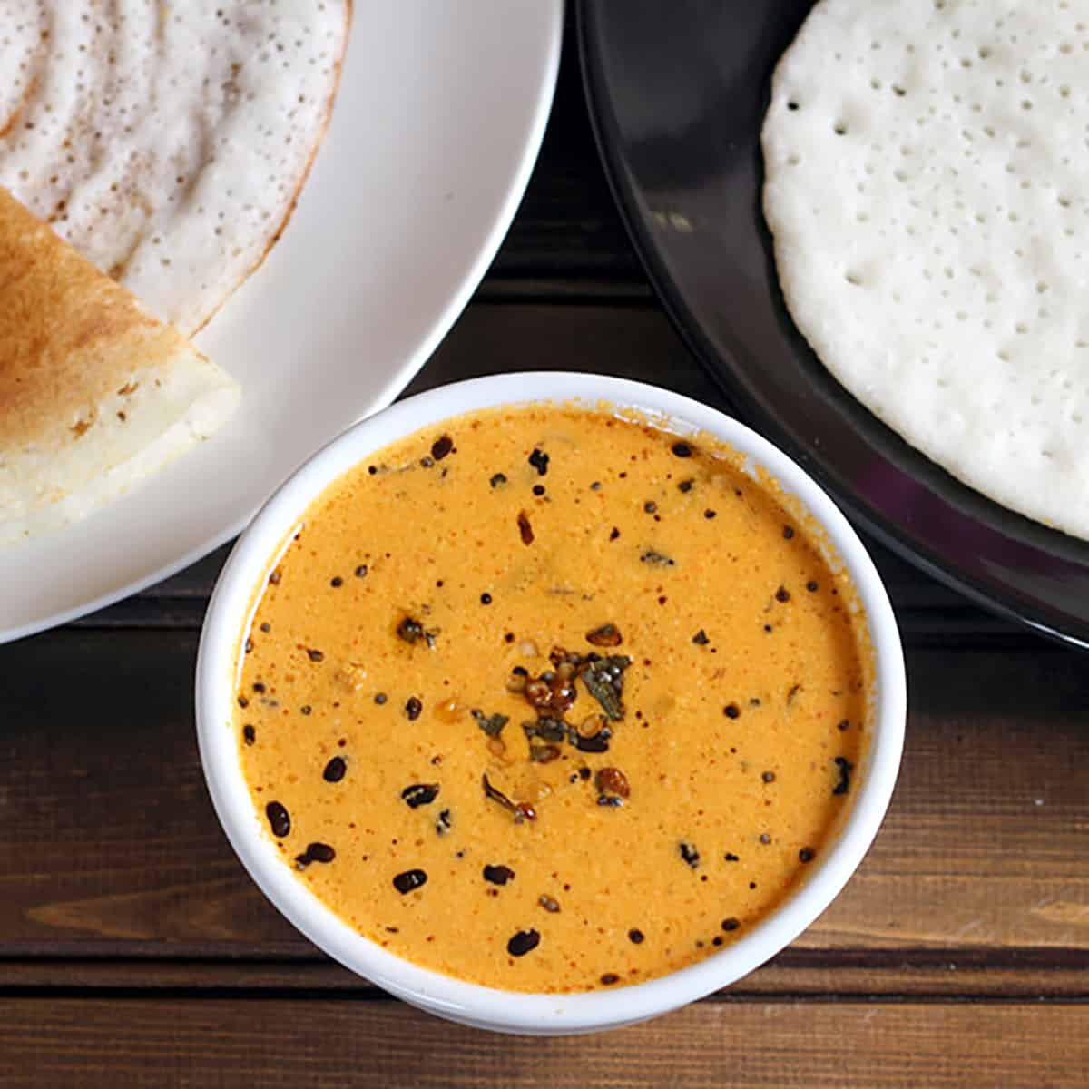 Red Coconut chutney | Konkani Hinga Chutney for breakfast with idli, dosa, moode, khotto, etc. 