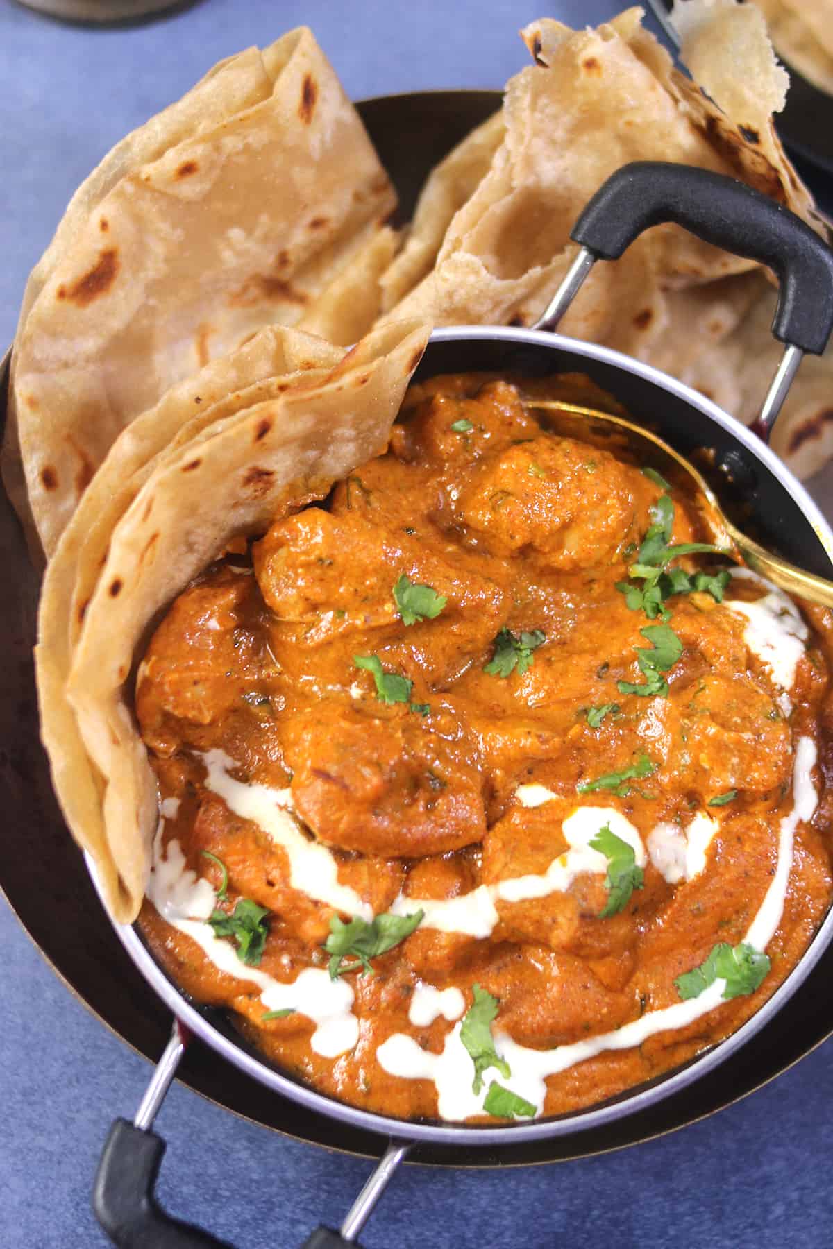 Best and simple authentic Indian butter chicken recipe served with Indian bread (chapati, naan). 