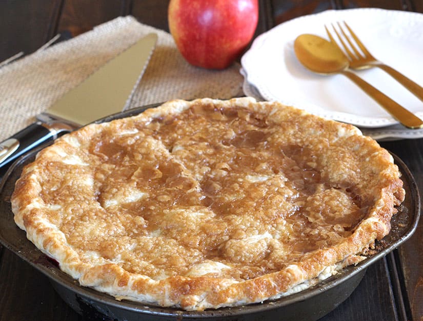 Rustic apple pie, Hoiday Cakes,apple desserts,best apple cake ever, caramel apples, cake recipes, thanksgiving and christmas themed, unique, fun and easy desserts recipes