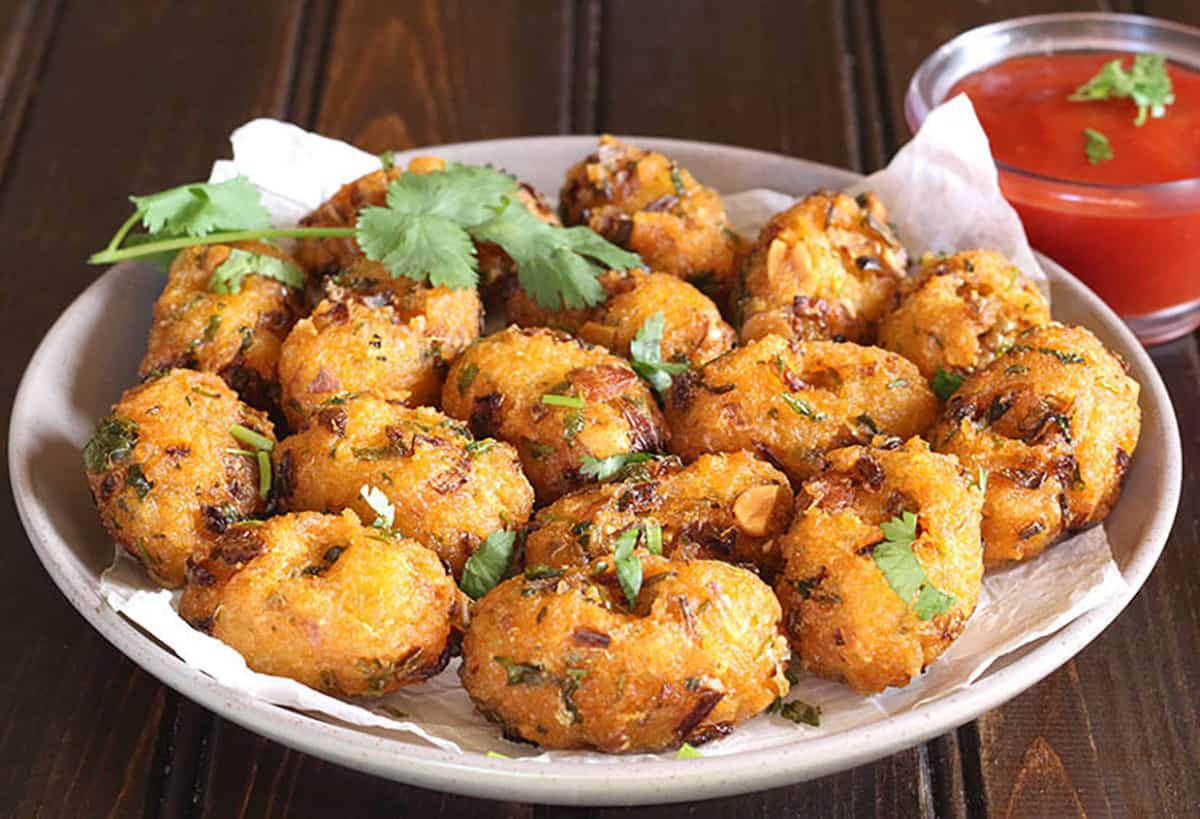 best and easy leftover rice fritters, Indian pakora snack with rice, croquettes, patties 