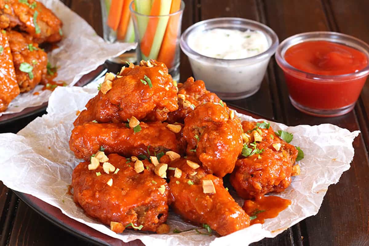 Best and easy, spicy and crispy honey sriracha chicken wings recipe, game day food #chickenwings