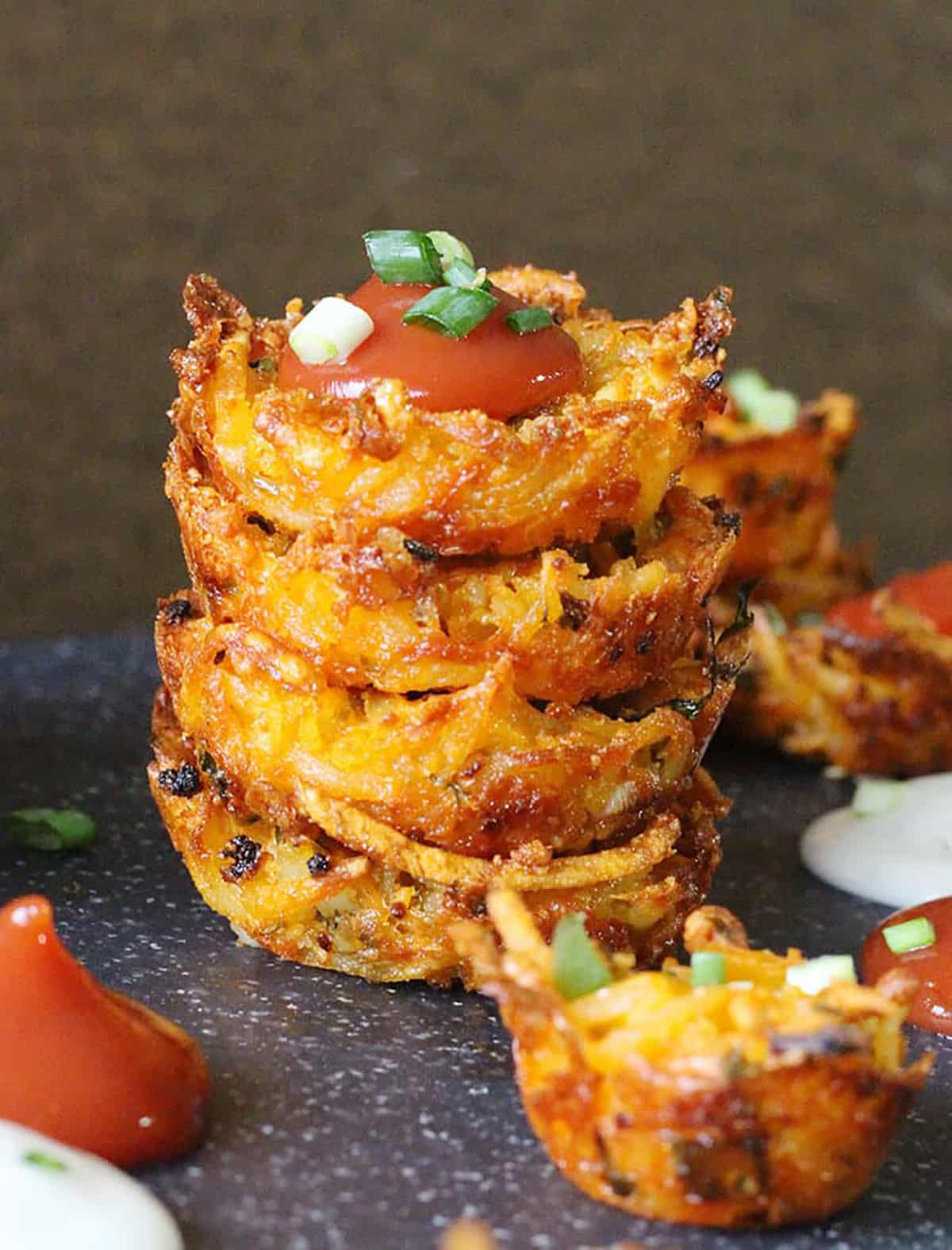 Cheesy hash brown bites, mini potato bites, perfect appetizer, finger food for parties #hashbrown 