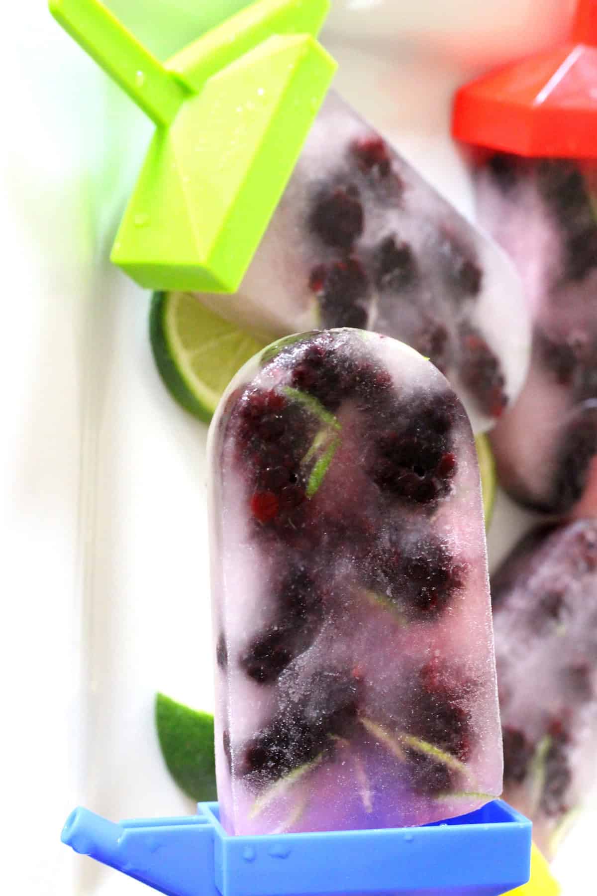 Lemonade Popsicles with Blackberry | Frozen Summer Treat - Ice Pops.