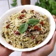 Orzo pasta with pesto and sun dried tomatoes, orzo side dish, creamy orzo, orzo recipes , pesto pasta, basil pesto, Orzo recipes with chicken, orzo recipes vegetarian / how to cook orzo pasta / pesto uses / Creamy pesto pasta