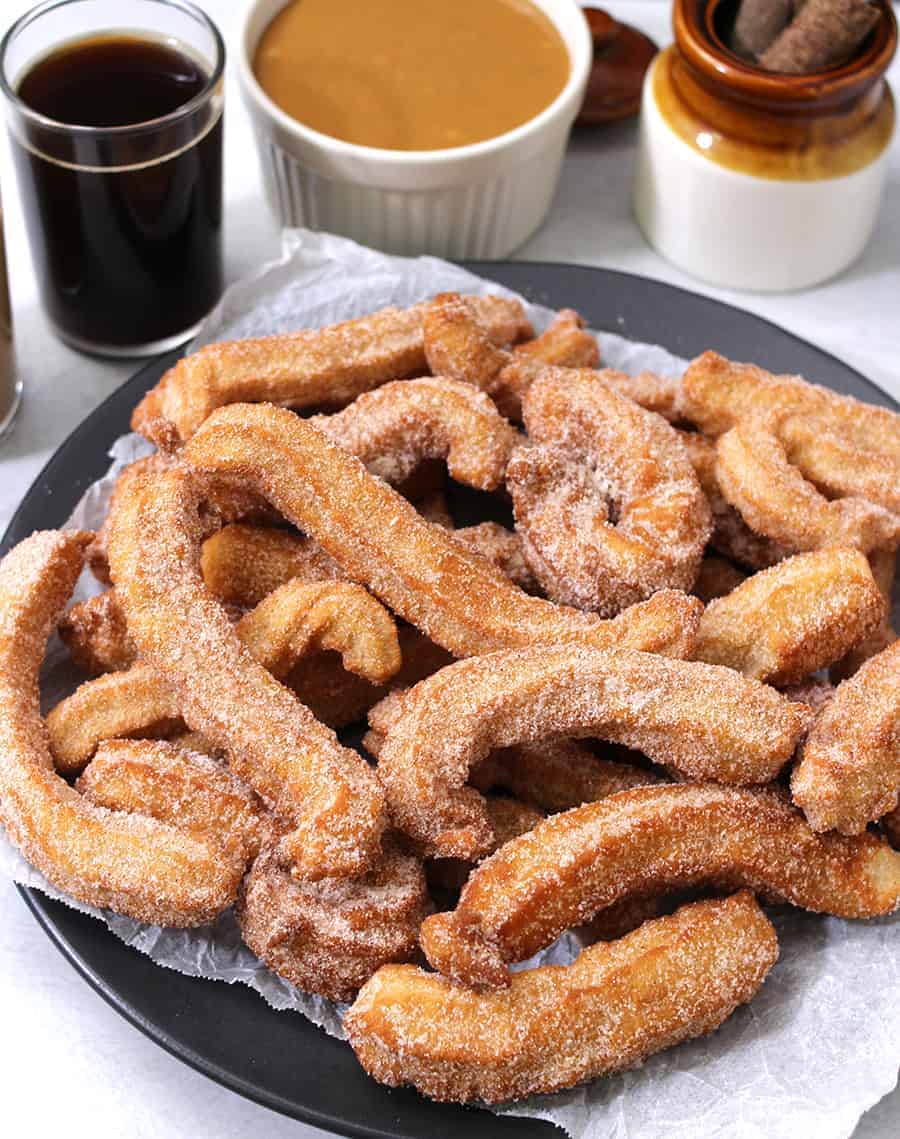 EASY CHURROS RECIPE / MEXICAN FRITTERS / SPANISH RECIPES/ DISNEY CHURROS RECIPE/ EASY DESSERTS VEGAN AT HOME/ fair and carnival foods, air fryer churros, best and easy Mexican food recipes for cinco de mayo party, dinner, desserts, keto, vegan, vegetarian vegan keto low carb healthy cinco de mayo party food ideas,