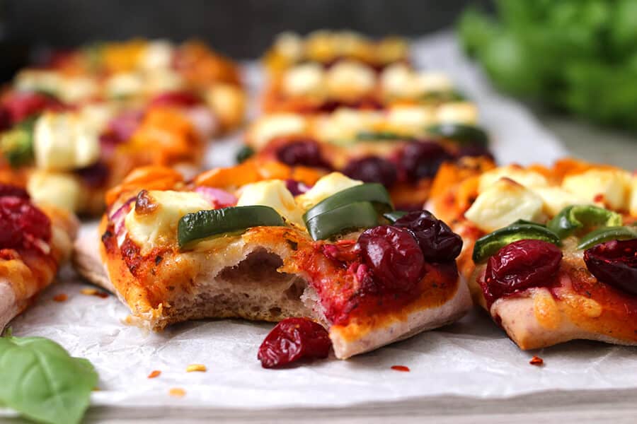 Mini Pizzas with cranberry crust, cranberry recipes, cranberry side dish, vegetarian and vegan side dishes, christmas eve dinner, Holiday Dinner Recipe Ideas / Christmas Recipes / New year Recipes