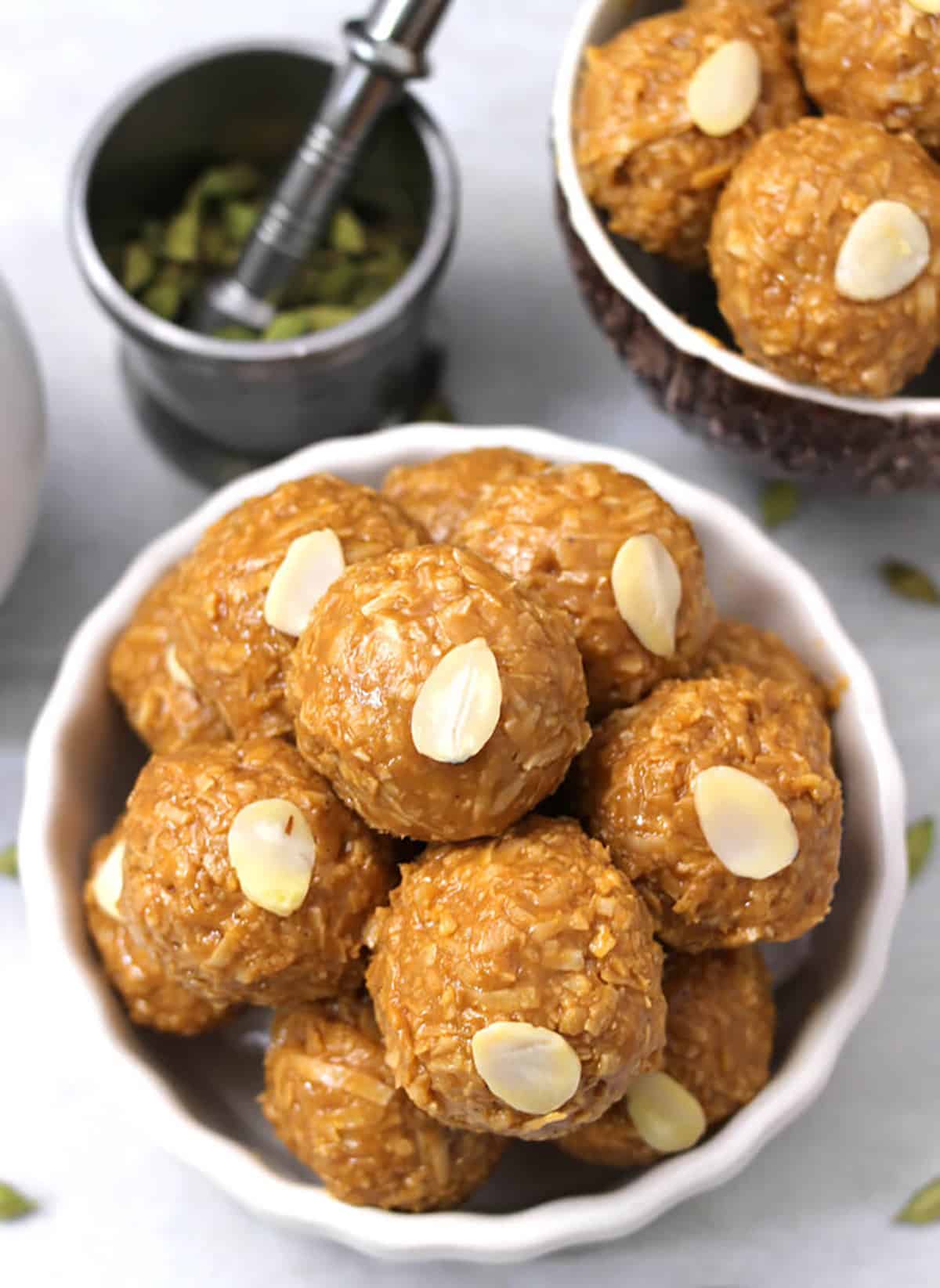 Best coconut balls, no bake or Indian coconut ladoo with sweetened condensed milk (dulce de leche).