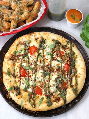 Bianca pizza, classic Italian white pizza, pizza Margherita, best pizza recipe, homemade pizza dough