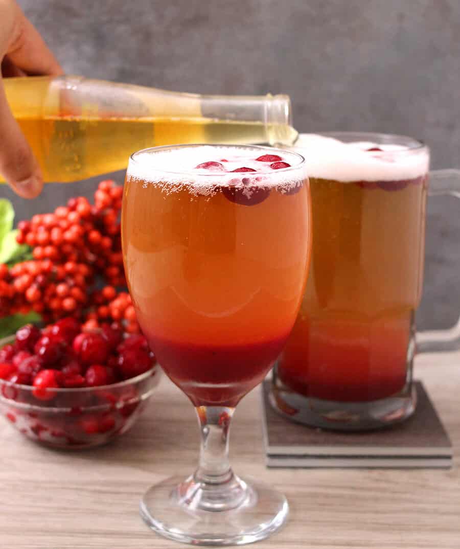 Cranberry Beer / Easy Christmas Drinks /Football drinks / gameday cocktails / Thanksgiving recipes / Cranberry Alcohol / Beer Recipes / Christmas Recipes