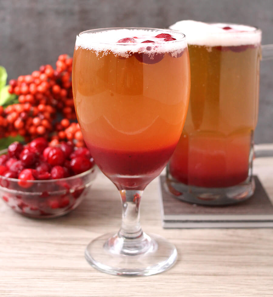 Cranberry Beer / Easy Christmas Drinks /Football drinks / gameday cocktails / Thanksgiving recipes / Cranberry Alcohol / Beer Recipes / Christmas Recipes