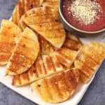 Best cheese quesadilla recipe : Easy Mexican appetizer, snack and school lunchbox ideas.