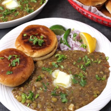 pav bhaji, black pav bhaji, kali pav bhaji, street food india, aloo or potato recipes #pavbhaji #Pav #indianfood #streetfood #Potatoes #aloo #veganfood #vegetarianmeal #Indianrecipes