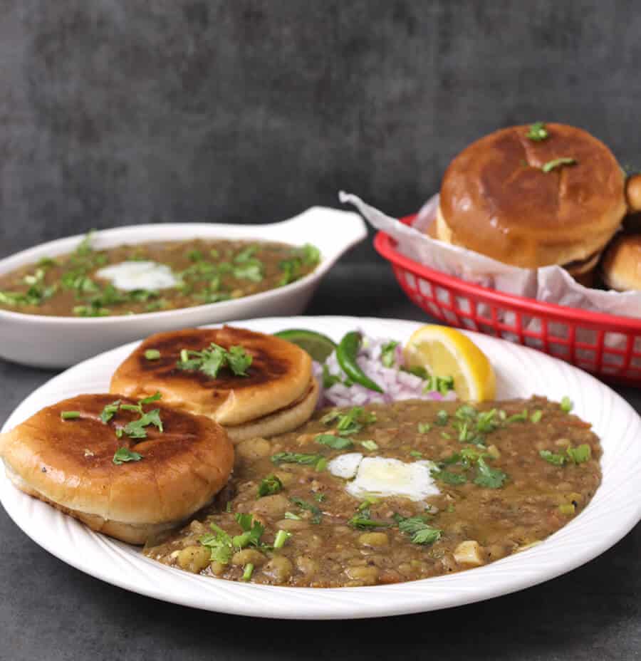 black pav bhaji, kali pav bhaji, mumbai pav bhaji, best pav bhaji, mumbai street food , mashed potatoes / Indian recipes / Best Indian food / Spicy Food/ Vegan recipes / Gluten free recipes / easy Potato recipes