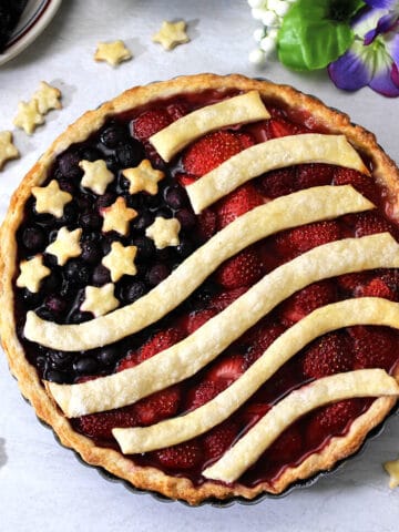 Patriotic Mixed Berry Pie, American Flag Pie, Red white and blue, Summer desserts, memorial day recipes, Flaky and Buttery Homemade Pie Crust, 4th of july recipes, #strawberrypie #mixedberrypie #frozenberrypie #tripleberrypie #americanpie #piecrust #Piedough #redwhiteandblue #veganpie