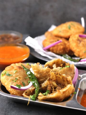 Aloo Pyaz Kachori / Indian Snack / Indian Street Food / Indian Chat