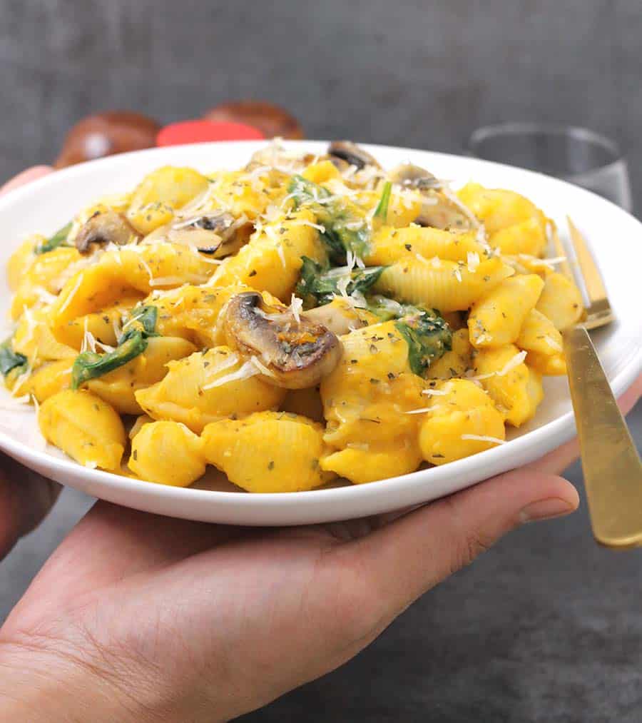 Butternut squash pasta vegan,  butternut squash recipes, Main dish for thanksgiving, alternative to turkey, turkey kebabs, mushroom side dishes or sides for christmas ,roasted acorn squash, fall and winter dinner food recipes, holiday baking