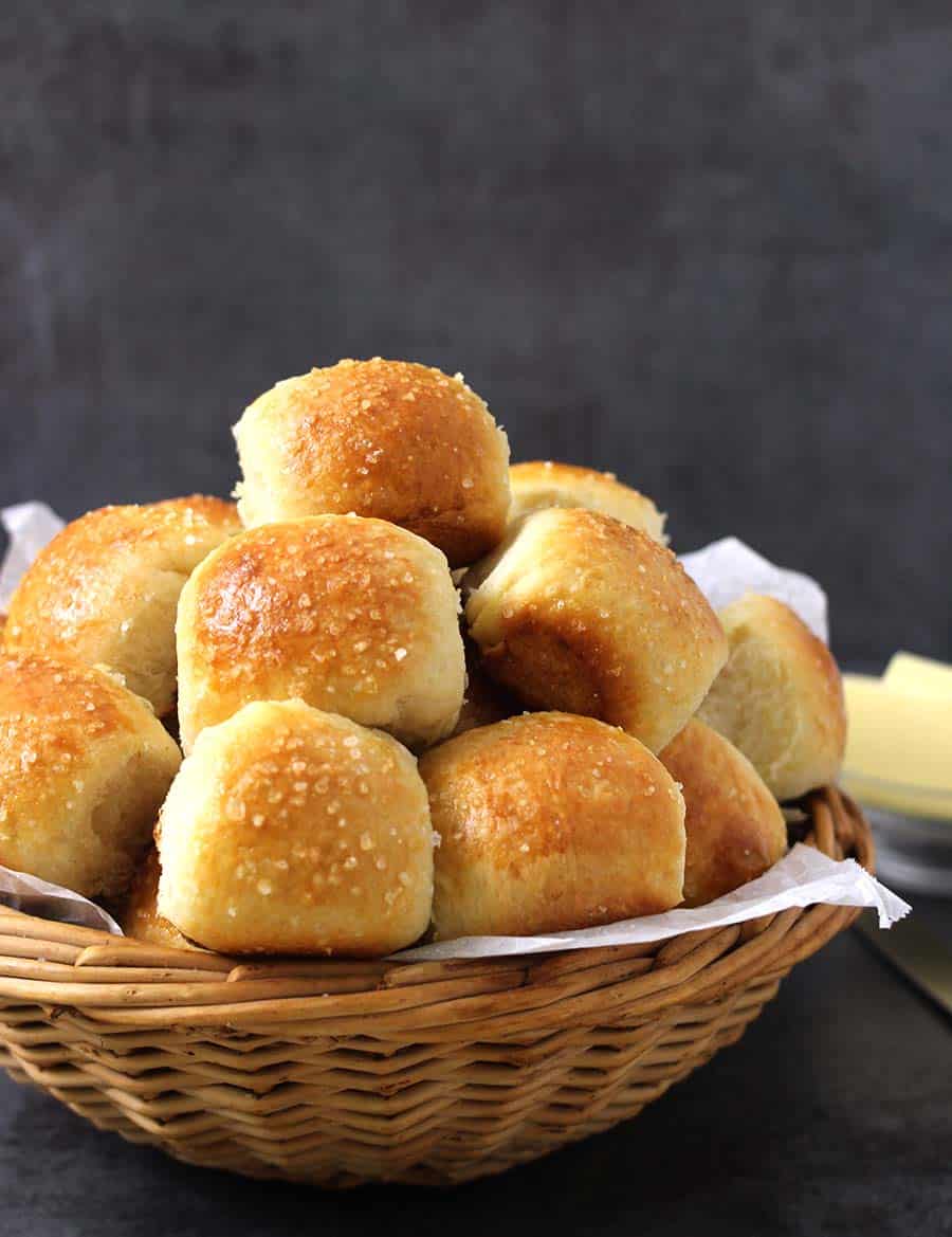 how to make best dinner rolls at home, yeast rolls, holiday bread baking from scratch, pav, #bread 