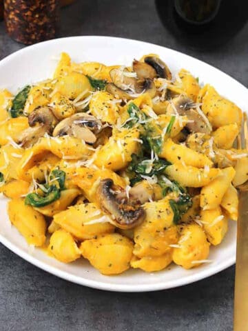 Best creamy healthy and vegan roasted butternut squash pasta recipe with mushroom and spinach