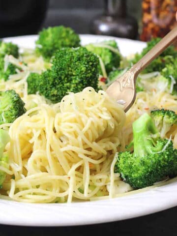 easy vegan garlic broccoli pasta recipe for lunch and dinner