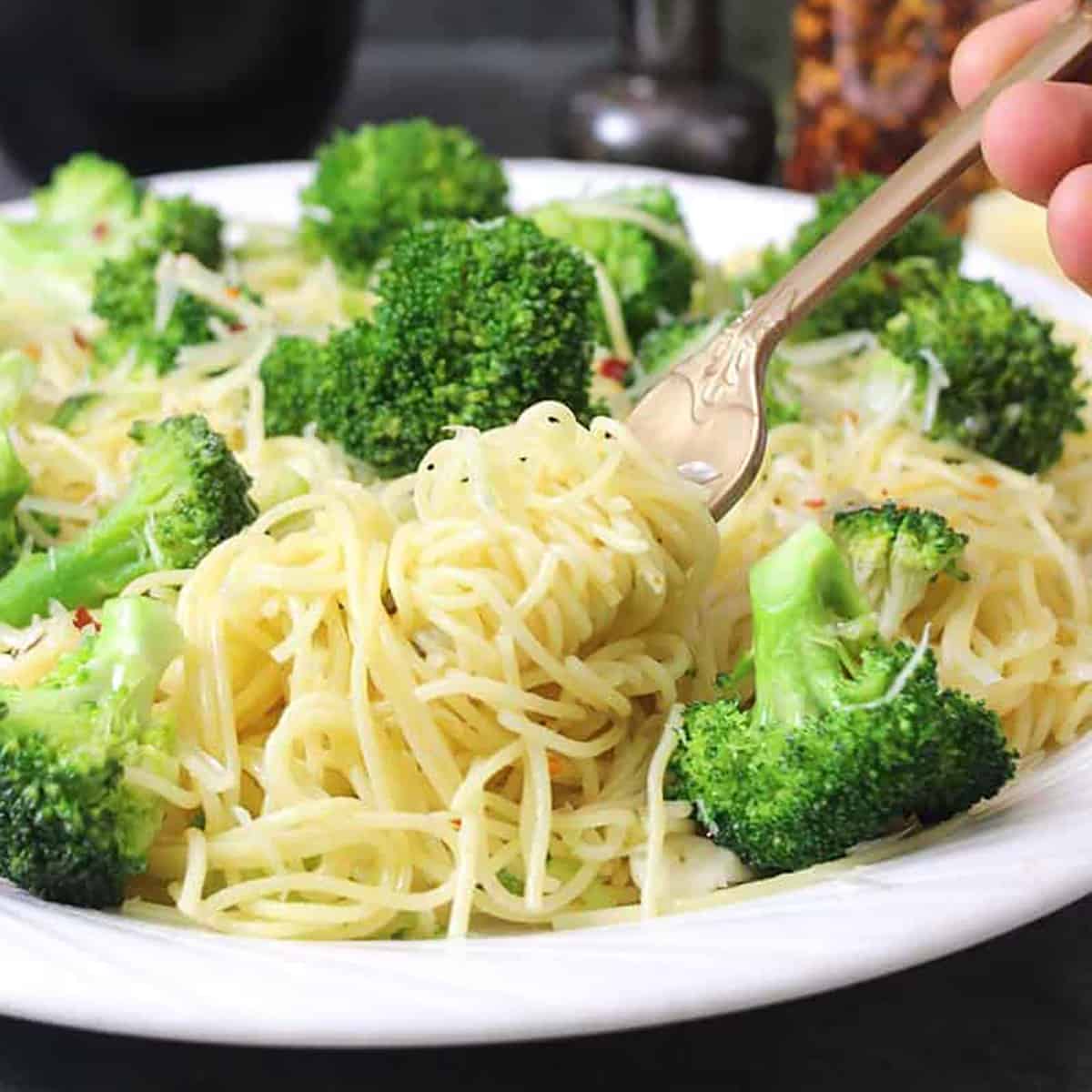 Broccoli Garlic Pasta Recipe (Best and Simple)