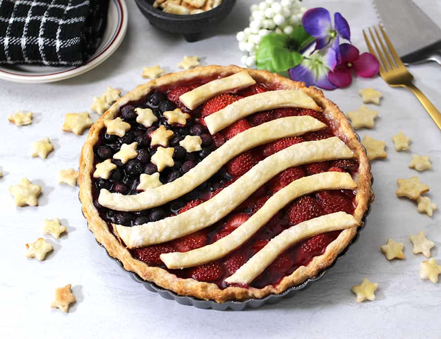How to make buttery flaky pie crust at home, Patriotic Mixed Berry Pie, American Flag Pie, Red white and blue, Summer desserts, Flaky and Buttery  Homemade Pie Crust, 4th of july recipes, #strawberrypie #mixedberrypie #frozenberrypie #tripleberrypie #americanpie #piecrust #Piedough #redwhiteandblue 