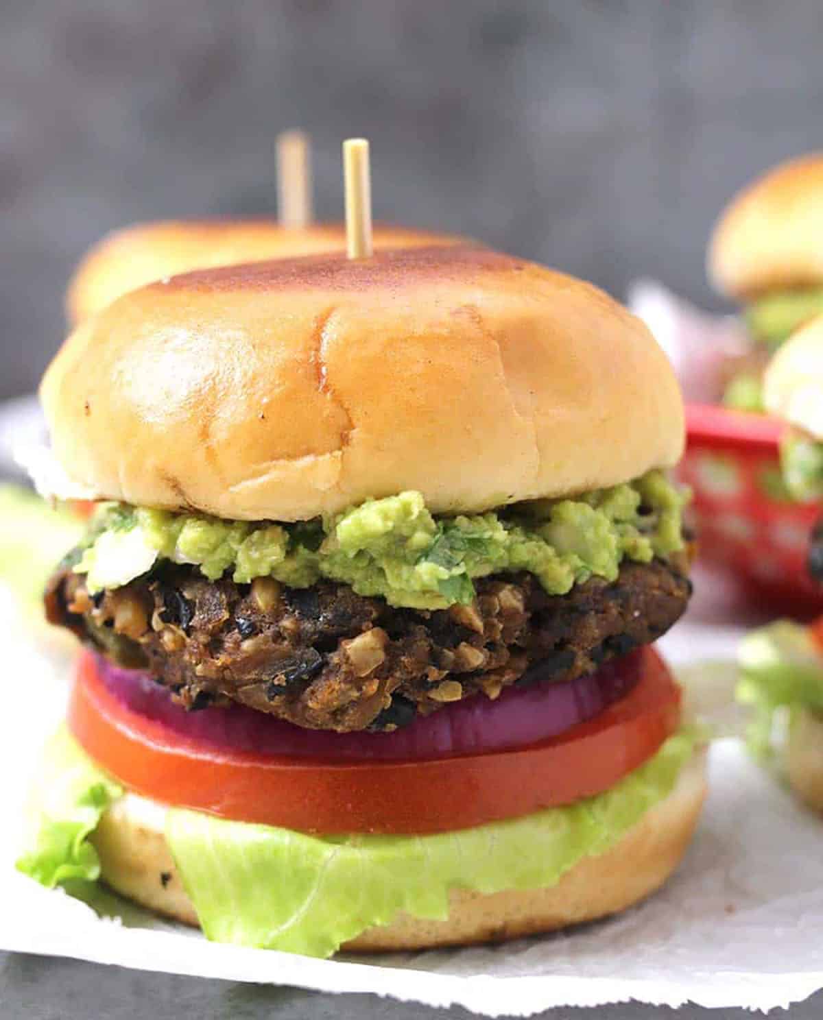 The best black bean burger recipe ever | Veggie, meatless burger to bake or grill. 