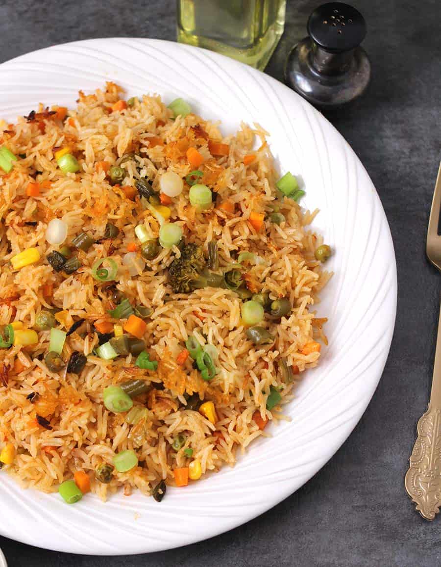 Baked fried rice, one pot or one pan meals for lunch or dinner, fried rice chicken, vegetarian casserole, healthy, easy and quick rice recipes, meatless dinner ideas, weekend dinner, weeknight meals 