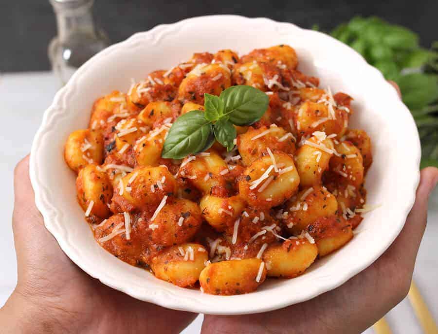 gnocchi in arrabiata pasta sauce, arrabbiata , alfredo sauce, creamy pasta, dinner recipes, vegetarian meals