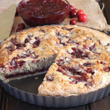 Cranberry Frangipane tart - Cranberry Dessert, Fruit Pie, thanksgiving and Christmas dessert, cranberries recipes, tart pan uses