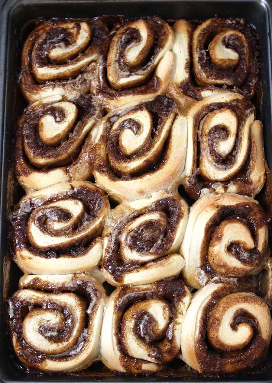 make ahead or freezer cinnamon rolls, last minute holiday season recipes, thanksgiving, christmas and Easter recipes 