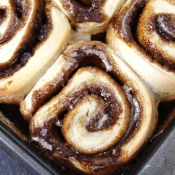 Best & Easy Cinnamon rolls from scratch with brown butter and cream cheese frosting. holiday season breakfast recipes, cinnamon buns, cinnamon danish, cinnamon swirl, cinnamon snail, christmas breakfast recipes