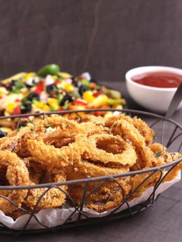 Onion Rings, Best homemade extra crispy onion rings from scratch, vegan onion rings, keto onion rings, finger food, snack, sides, appetizers, panko bread crumbs, ringlets, American popular food, super bowl food, football food, party food ideas, popeyes onion rings